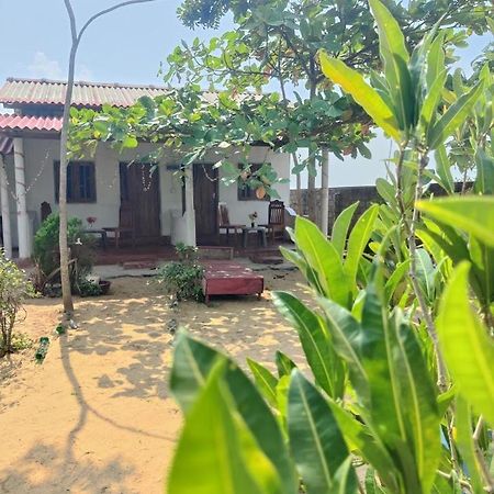 Golden Rich Hotel Vịnh Arugam Ngoại thất bức ảnh